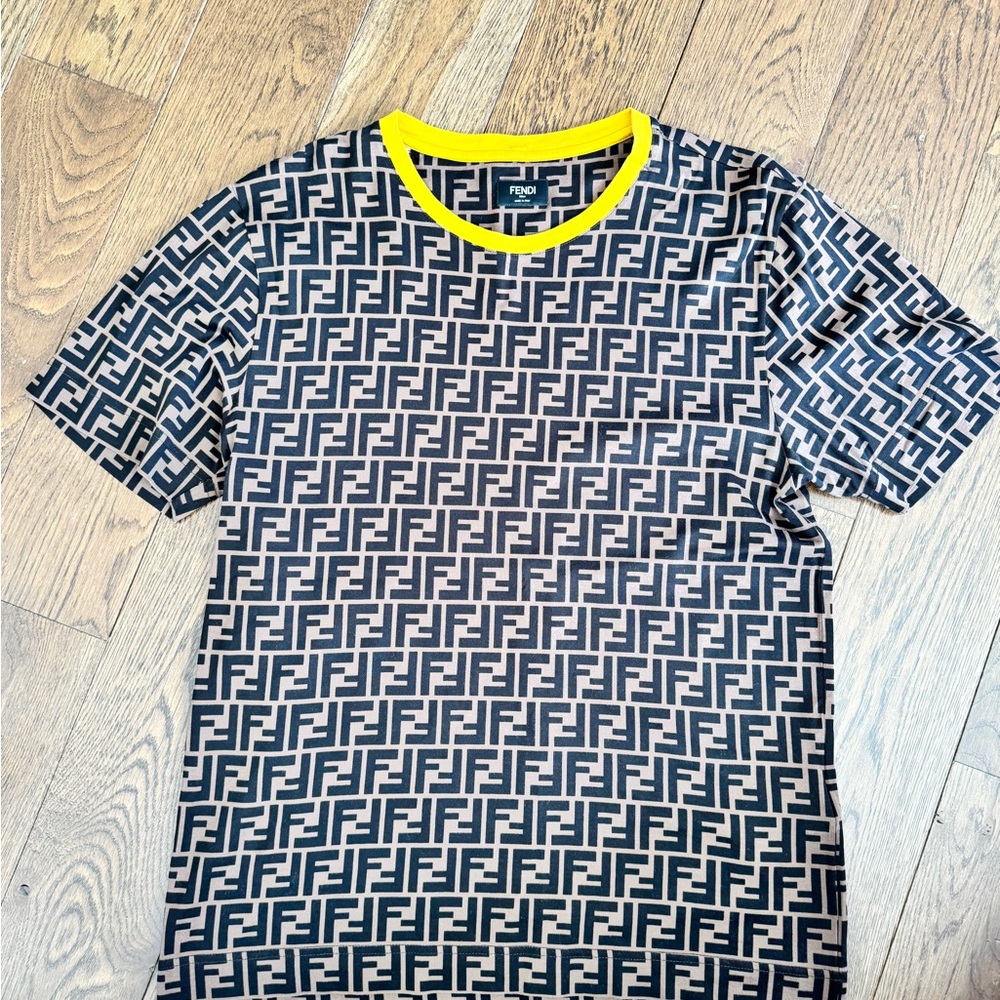 Fendi brown and Yellow Logo T-Shirt size S